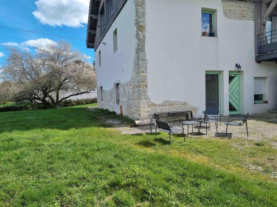 Logement Dans Maison + Exterieur Orchamps-Vennes Exteriér fotografie