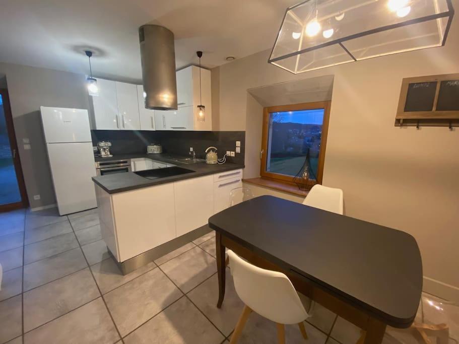 Logement Dans Maison + Exterieur Orchamps-Vennes Exteriér fotografie